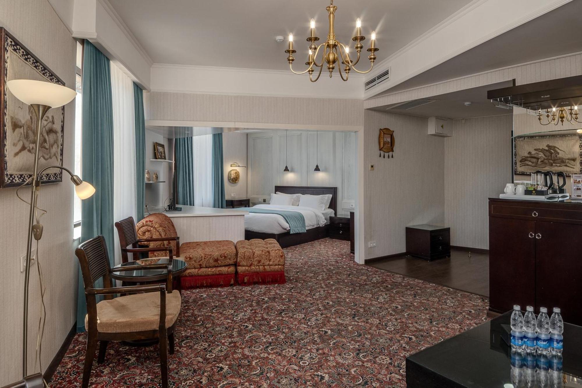 Jannat Regency Hotel Bishkek Room photo