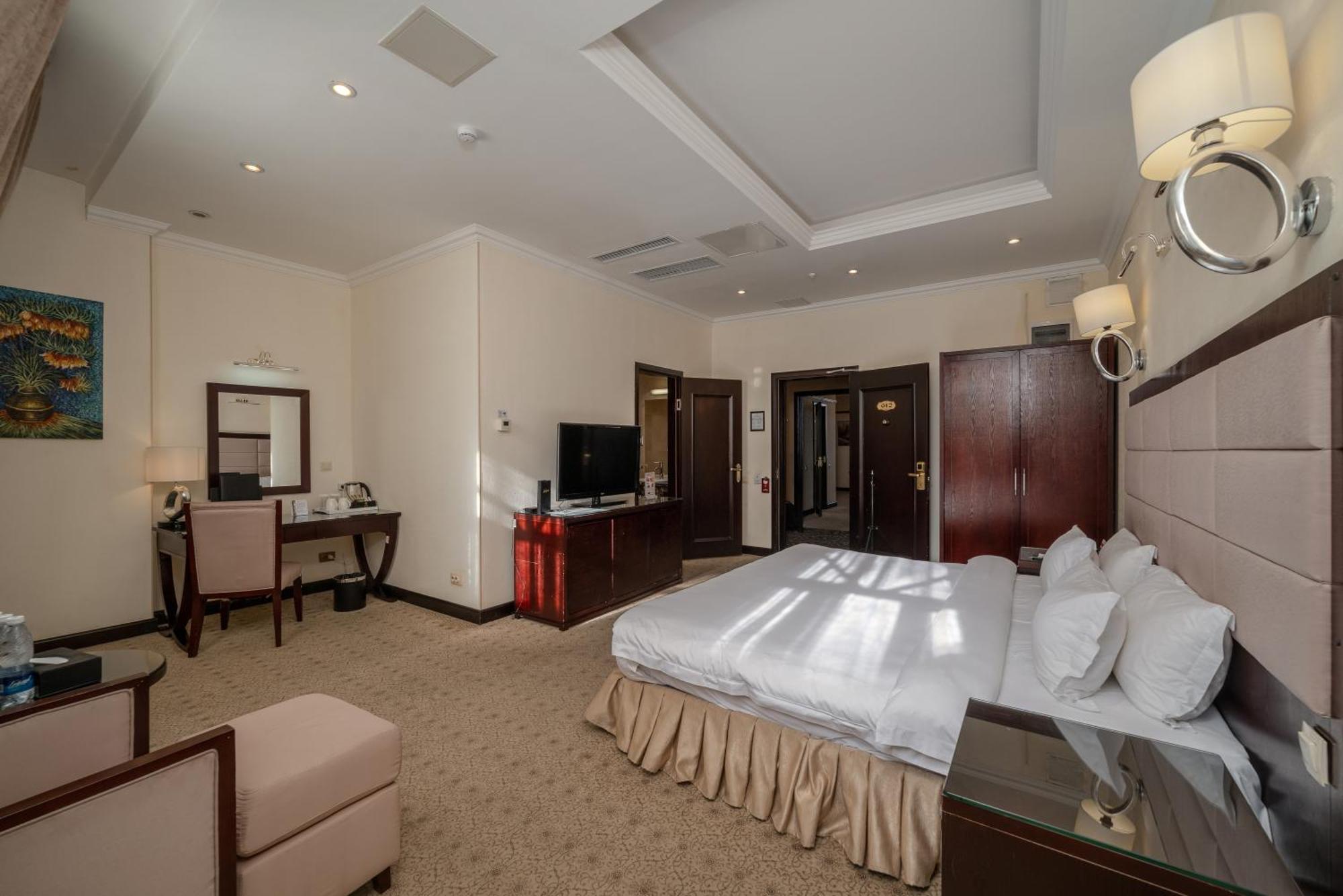 Jannat Regency Hotel Bishkek Exterior photo