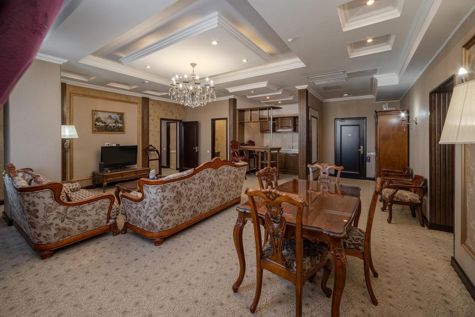 Jannat Regency Hotel Bishkek Room photo