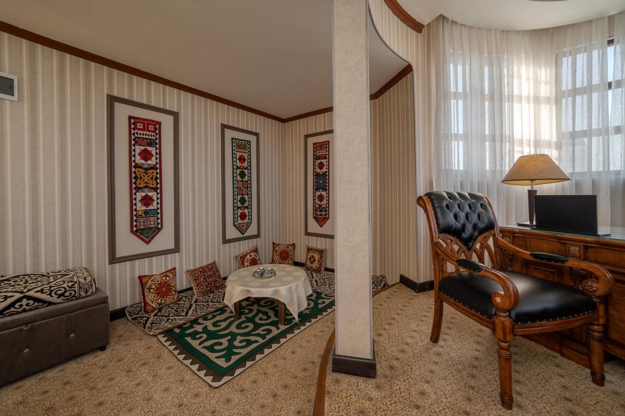 Jannat Regency Hotel Bishkek Room photo